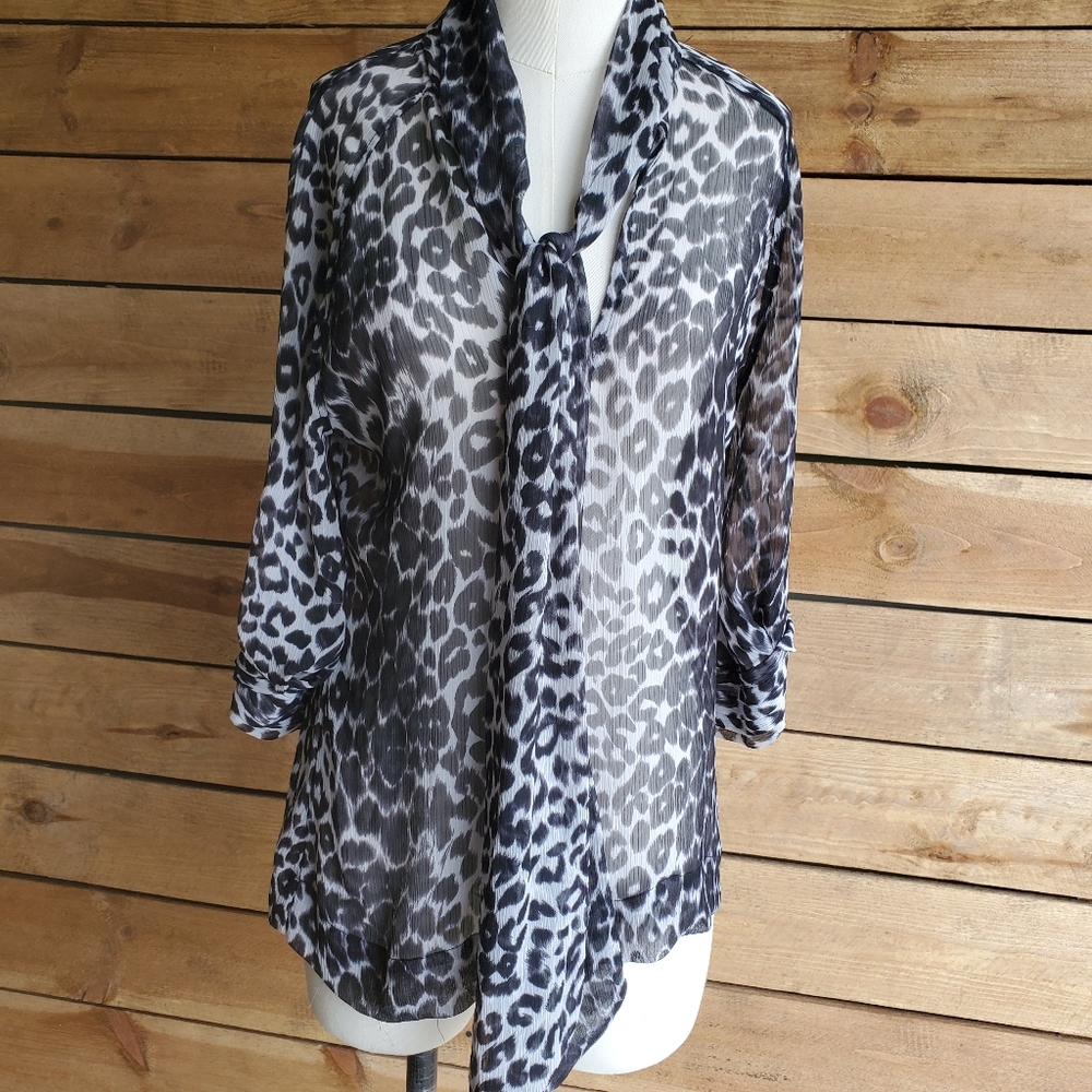 🤏 New York & Co sheer leopard top - Picture 3 of 7
